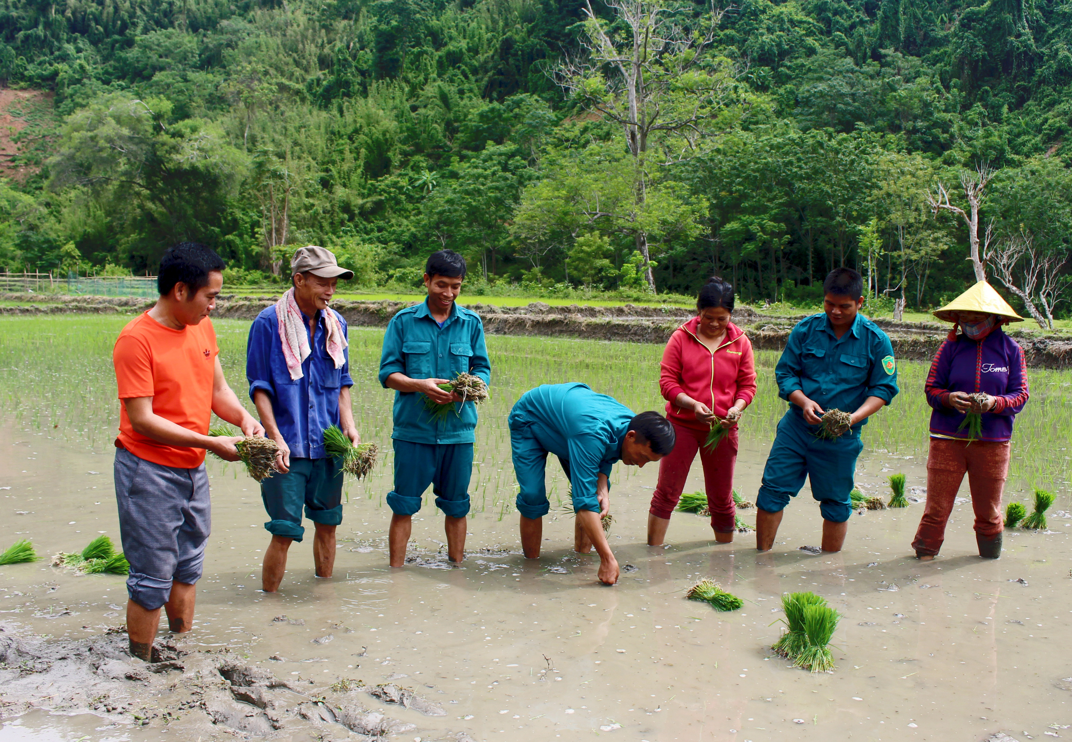 Dân quân thường trực, tích cực “3 bám, 4 cùng”